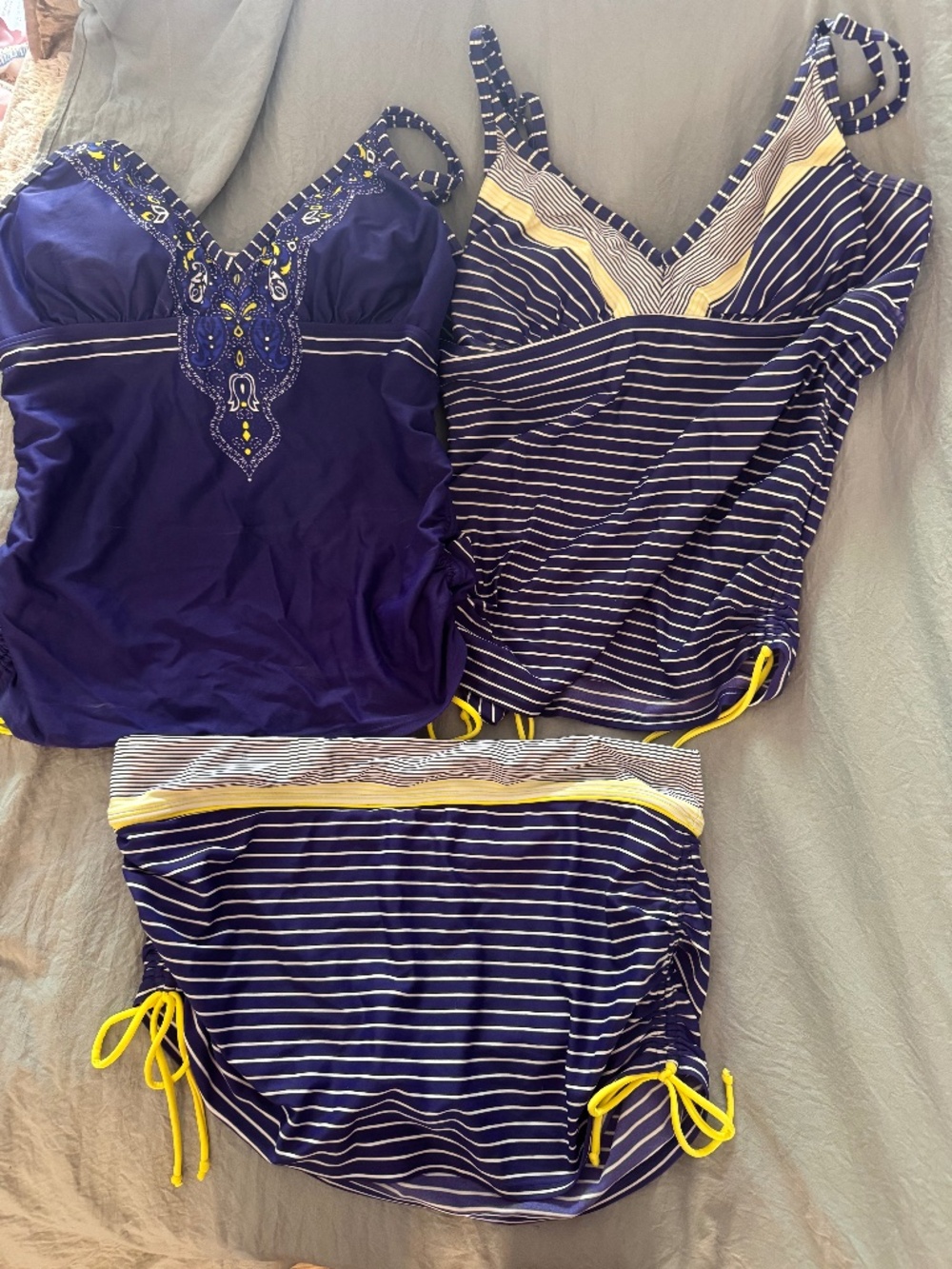 Athleta 3 pieces tankini L bottoms 38 B/C tops underwire built in bras